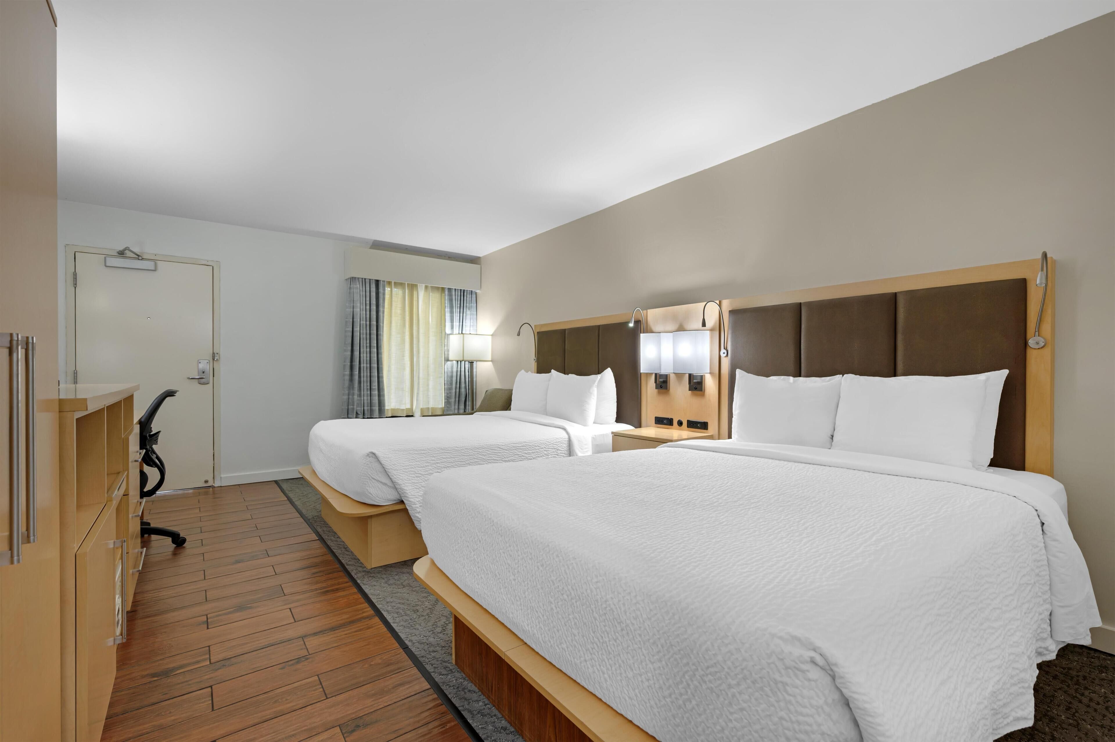 Standard Room, 2 Queen Beds, Non Smoking, Courtyard View | Premium bedding, pillow-top beds, in-room safe, desk