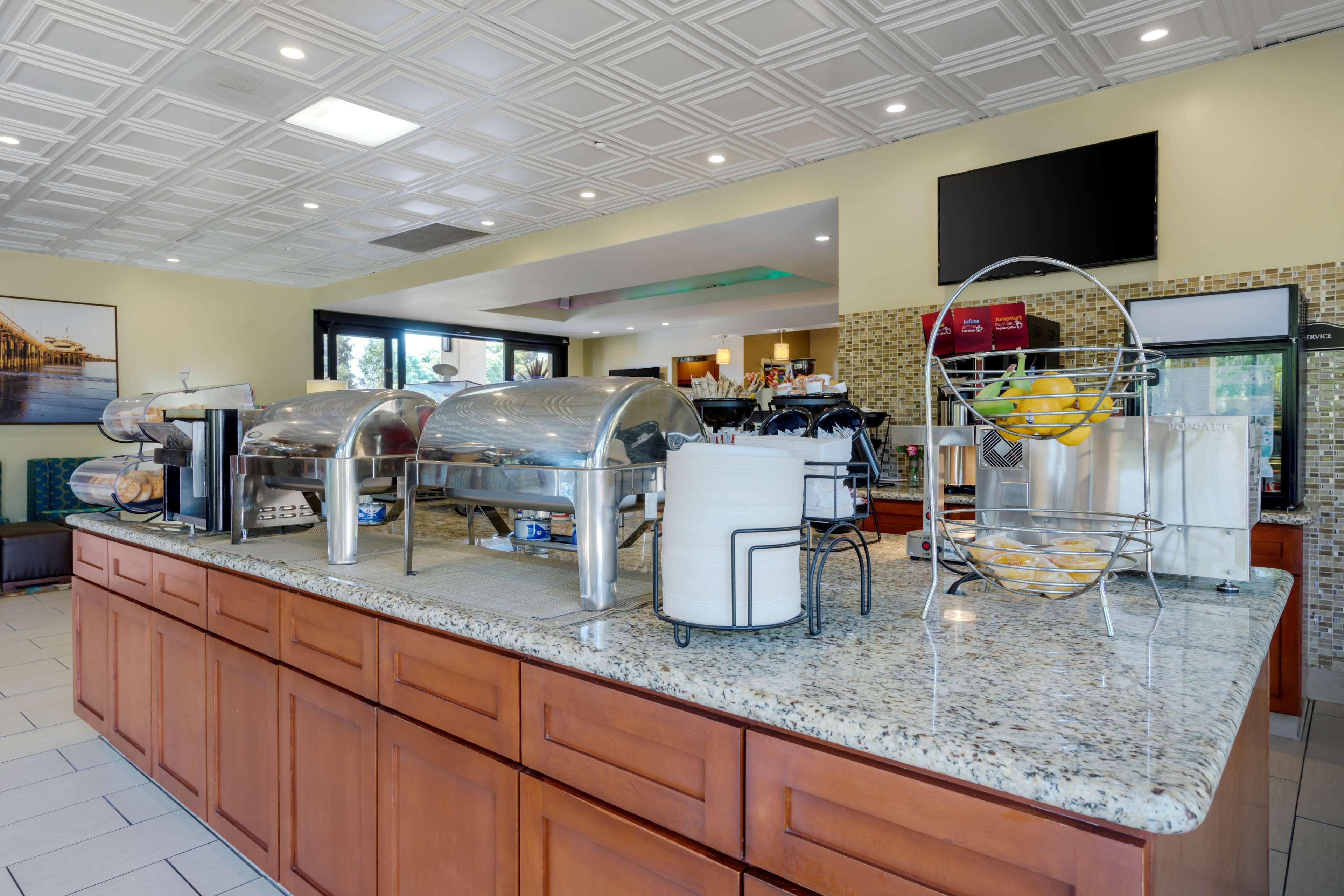 free daily full breakfast