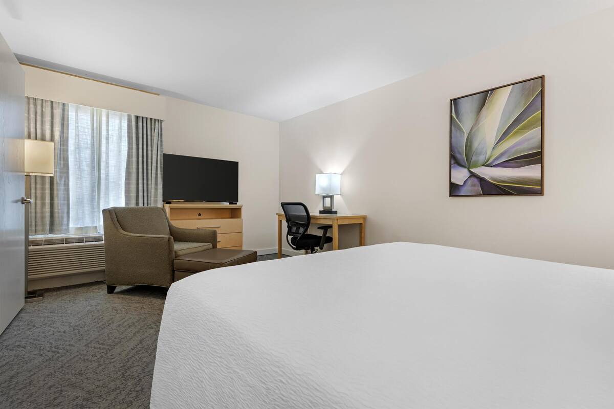 Premium bedding, pillowtop beds, in-room safe, desk