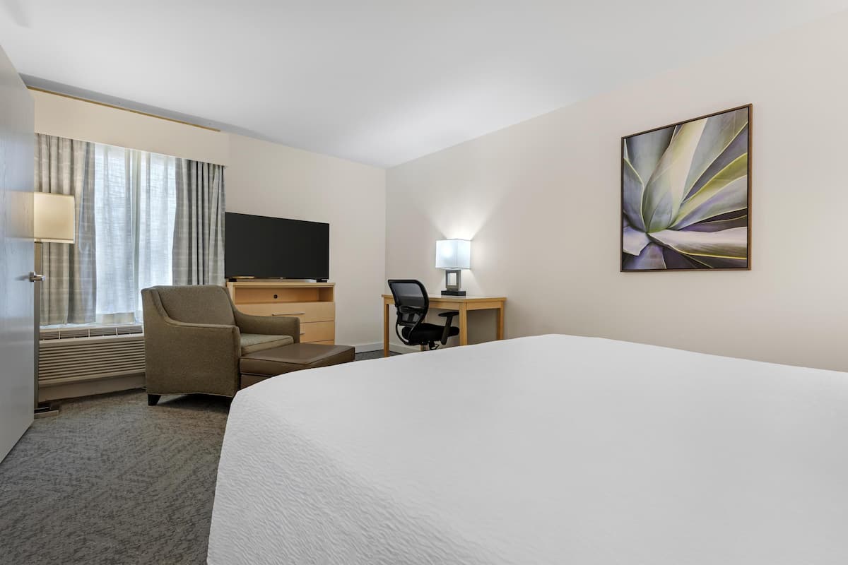 Premium bedding, pillowtop beds, in-room safe, desk
