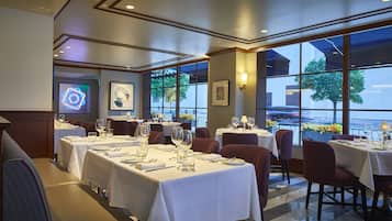 Aamiainen, lounas ja illallinen; amerikkalainen keittiö