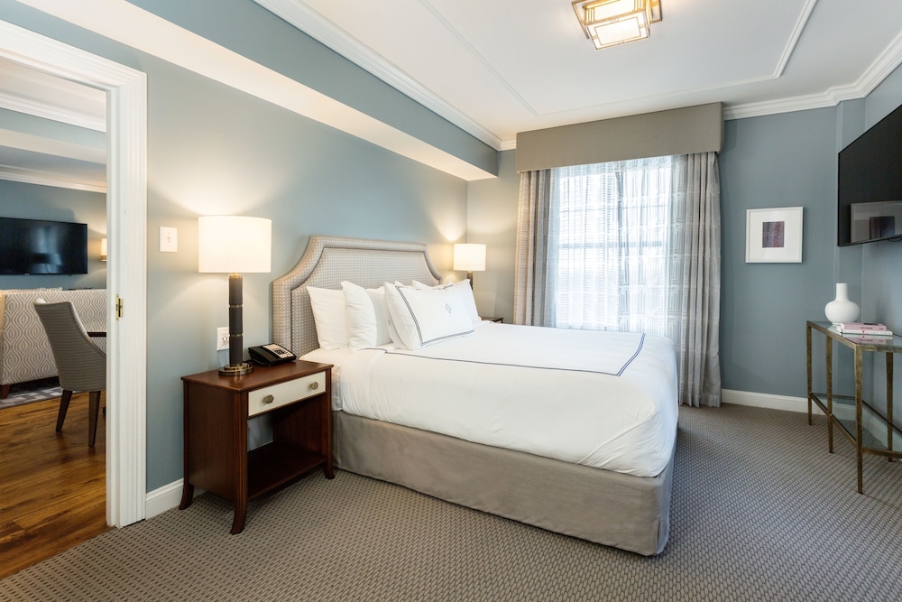 The Lancaster Hotel by null