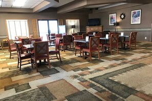 Free daily continental breakfast  - Blue Way Inn Eagan Extended Stay (Eagan)
