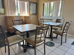 Petit déjeuner à emporter compris tous les jours