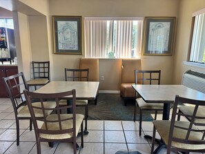 Desayuno para llevar incluido todos los días