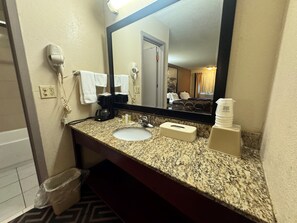 Ducha, artículos de tocador gratuitos, secador de pelo, toallas