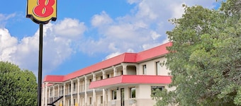 Super 8 by Wyndham Laurel