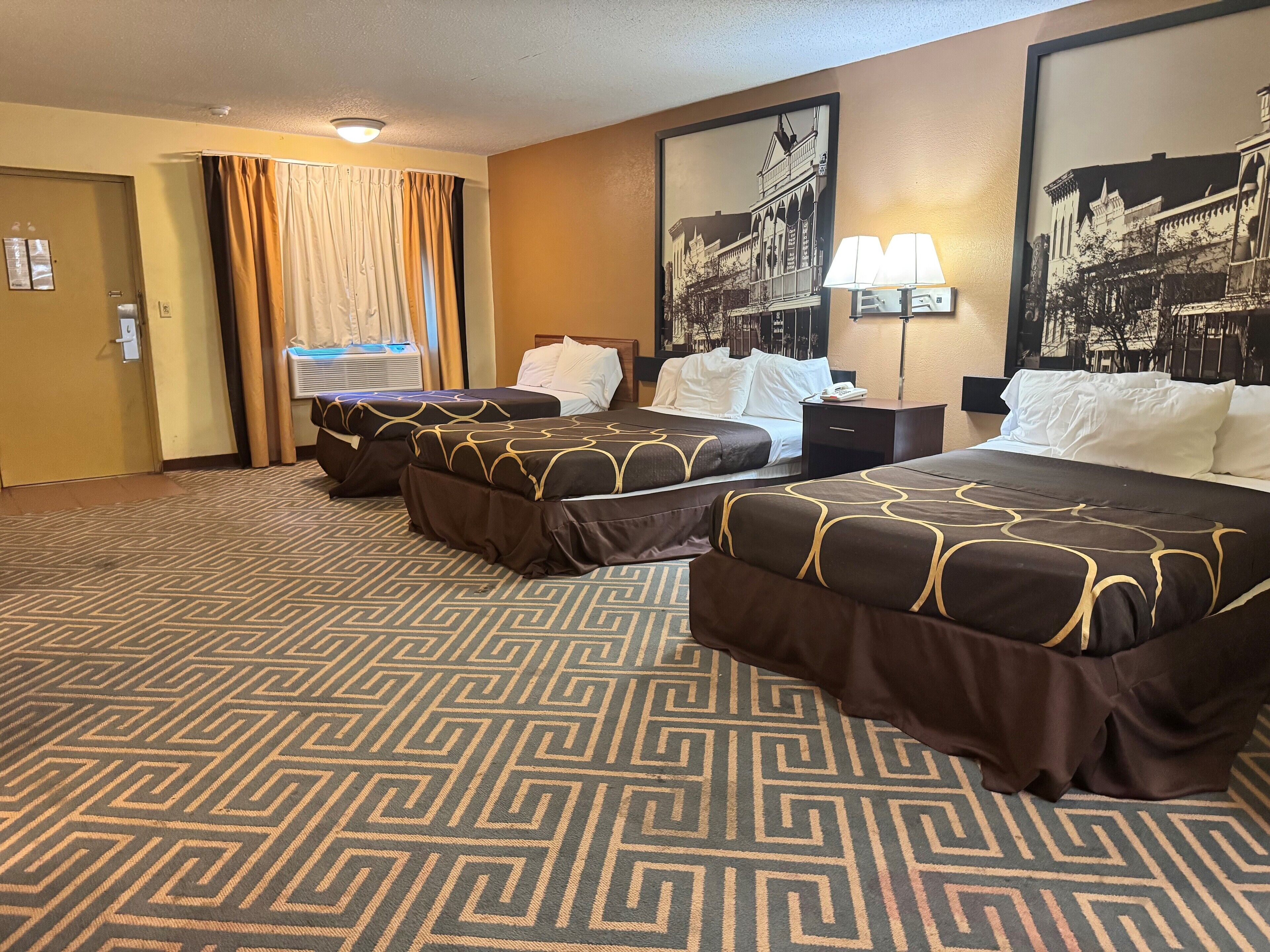 Zimmer, Mehrere Betten, Nichtraucher | Individuell dekoriert, individuell eingerichtet, Schreibtisch