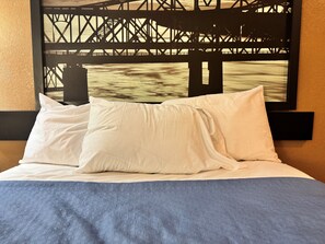 Individually decorated, individually furnished, desk, laptop workspace - Super 8 by Wyndham Laurel (Laurel)
