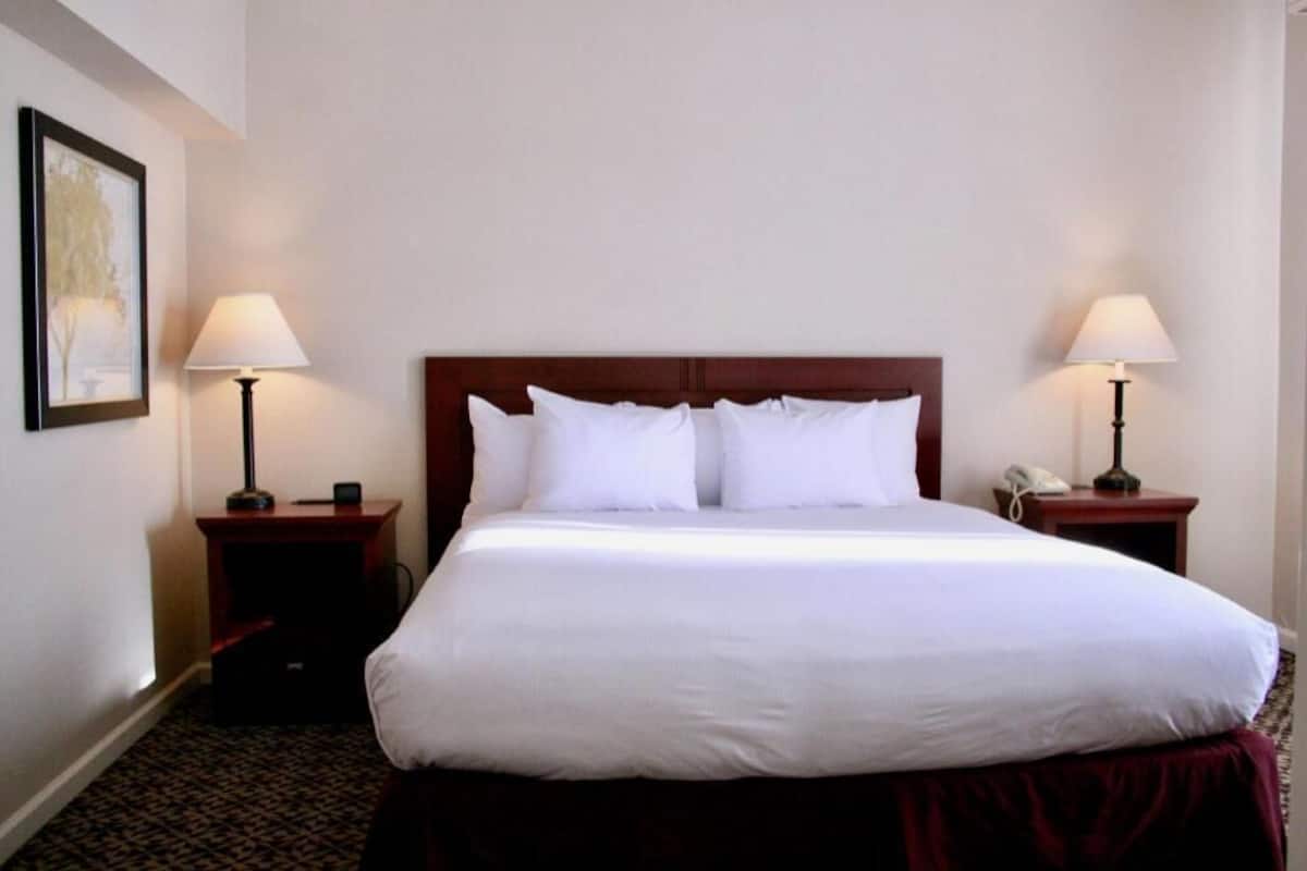 1 Schlafzimmer, hochwertige Bettwaren, Pillowtop-Betten, Zimmersafe