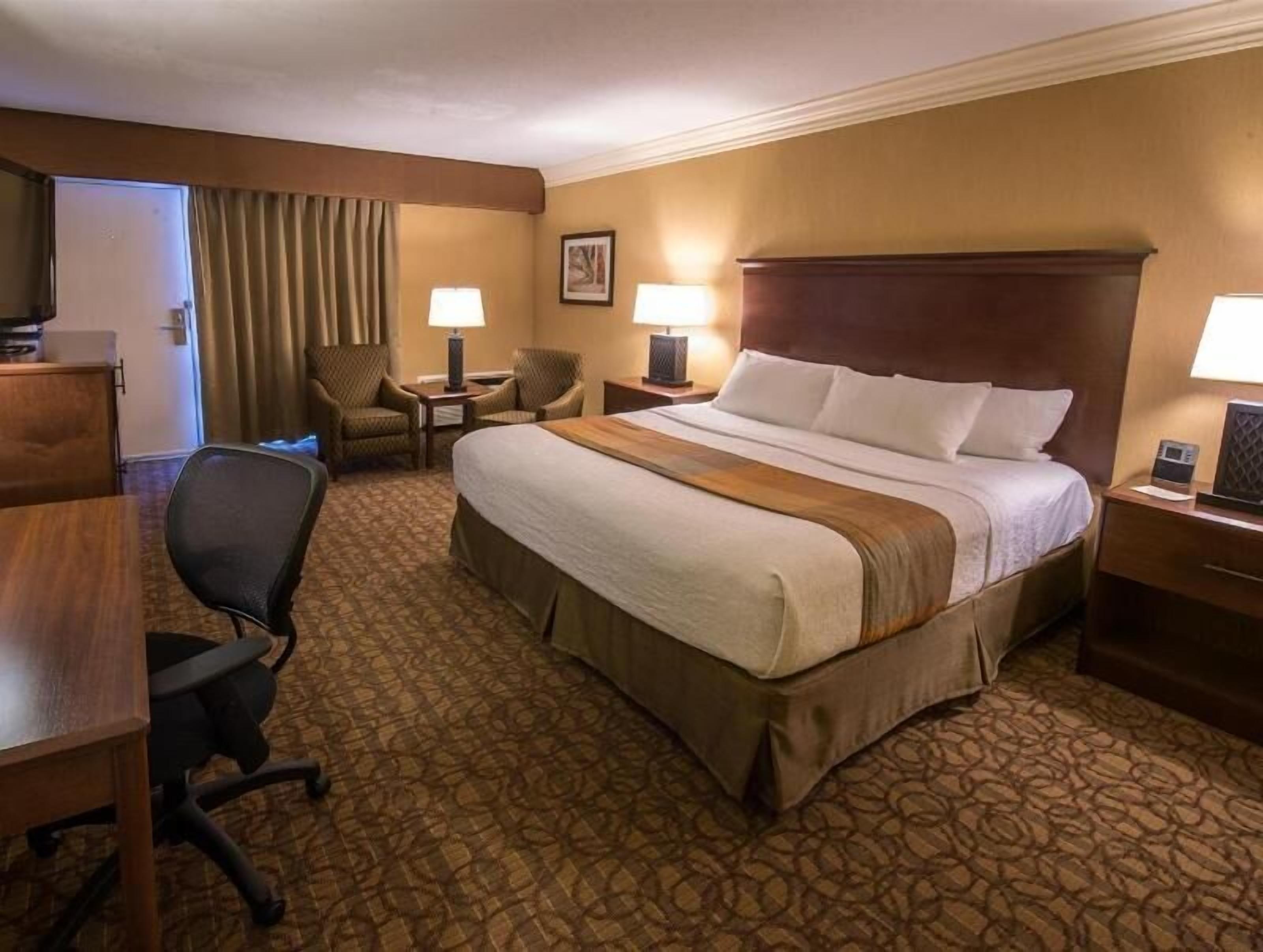 Premium bedding, pillowtop beds, desk, laptop workspace