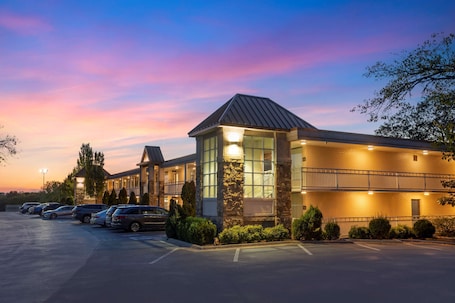 Exterior. Best Western Inn of the Ozarks