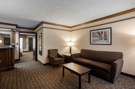 Premium bedding, pillowtop beds, desk, laptop workspace. Best Western Inn of the Ozarks