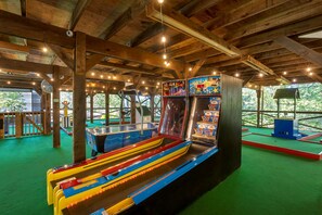 Phòng trò chơi máy arcade