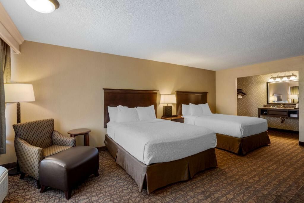 Premium bedding, pillowtop beds, desk, laptop workspace