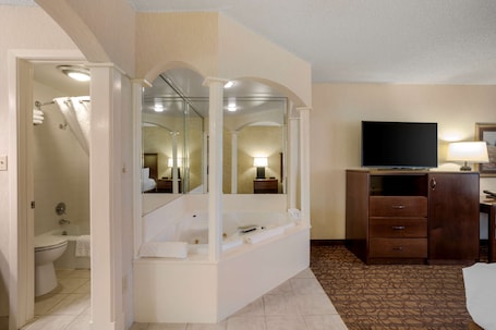 Standard Room, 1 King Bed, Non Smoking, Jetted Tub | Premium bedding, pillowtop beds, desk, laptop workspace. Best Western Inn of the Ozarks