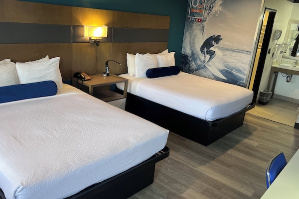 Hypo-allergenic bedding, iron/ironing board, free WiFi, bed sheets