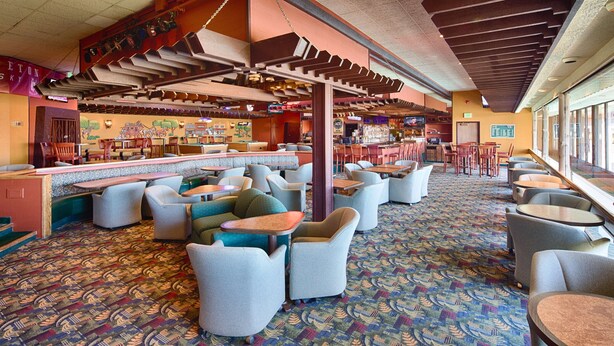 A spacious hotel lobby with multiple seating areas, a bar, and a patterned carpet. - Red Lion Hotel Pendleton (Pendleton)