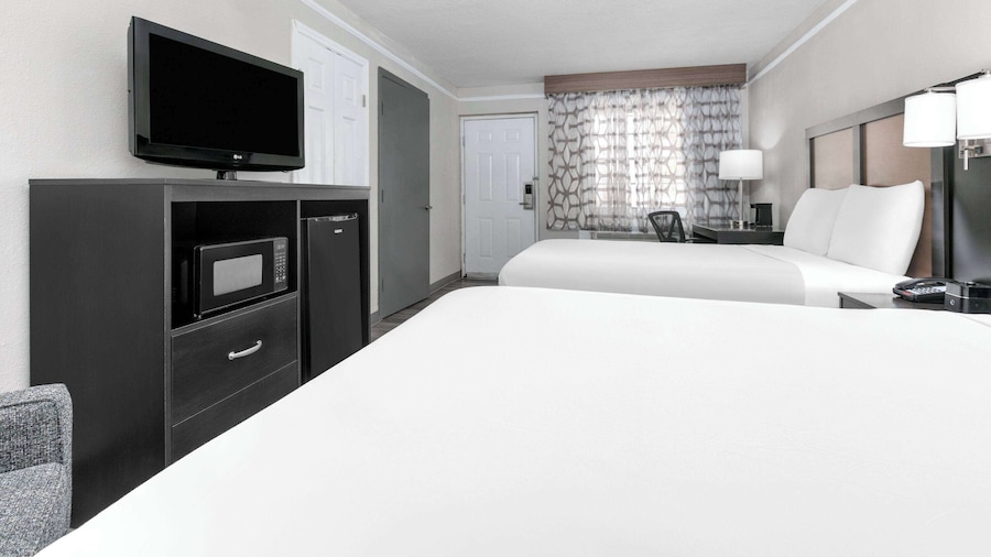 Baymont by Wyndham Austin University Area