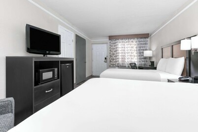 Baymont by Wyndham Austin University Area