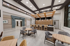 Lunch and dinner served, American cuisine