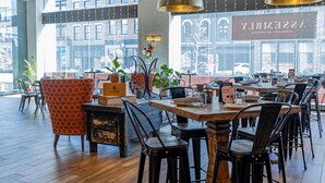 Lunch and dinner served - Hilton Garden Inn Toledo Downtown (Toledo)