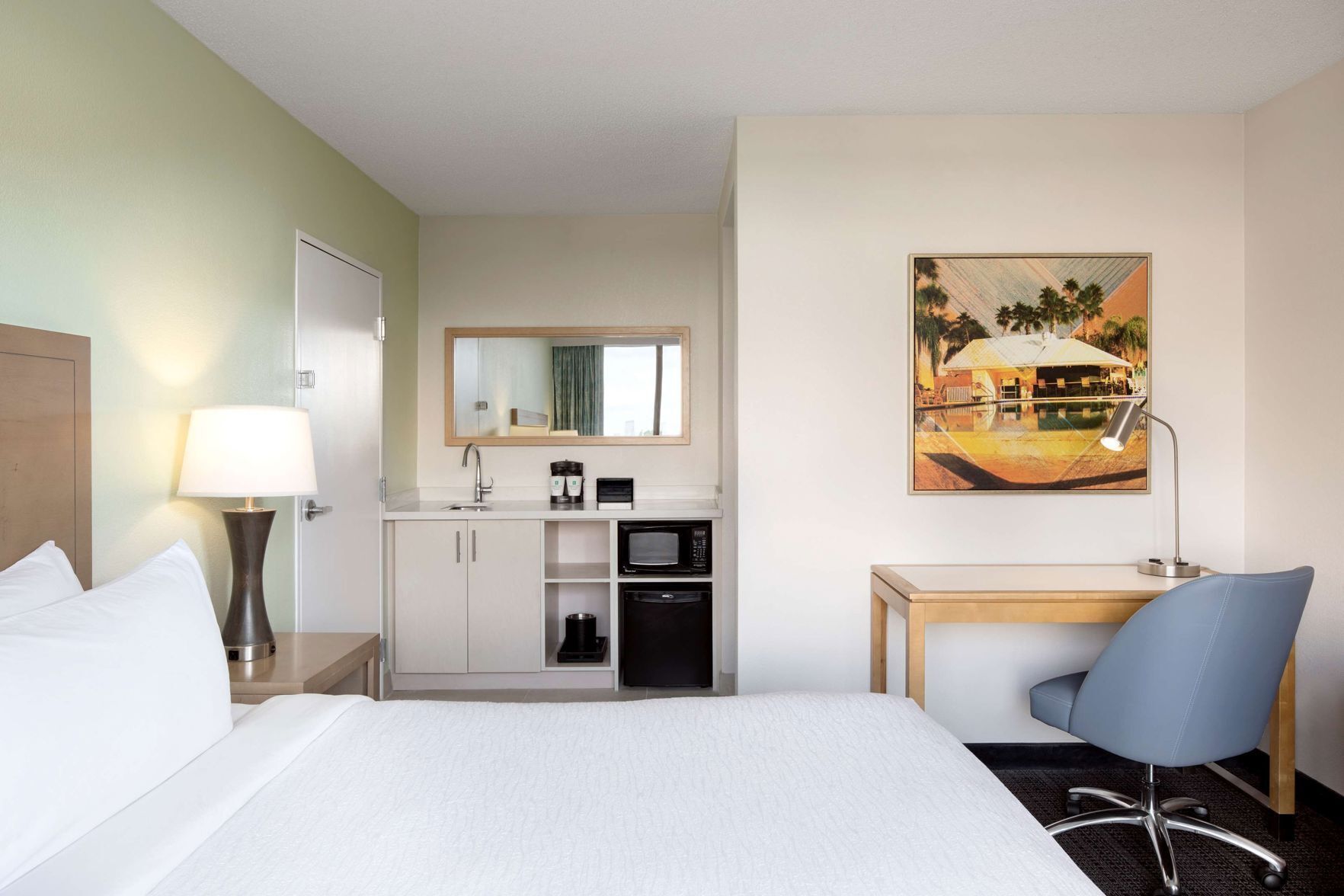 Premium bedding, in-room safe, iron/ironing board, WiFi