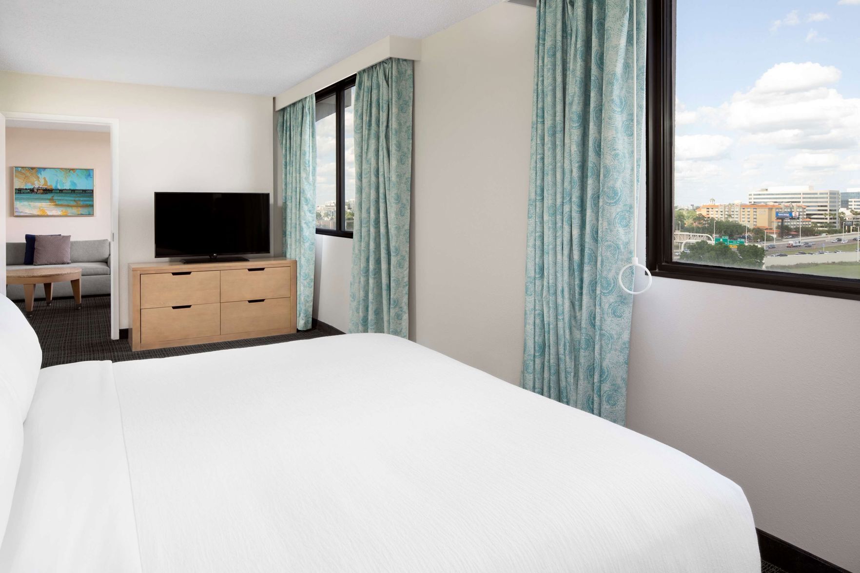 Premium bedding, in-room safe, iron/ironing board, WiFi