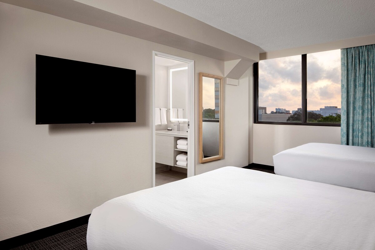 Interior room example with two beds at the Embassy Suites Tampa