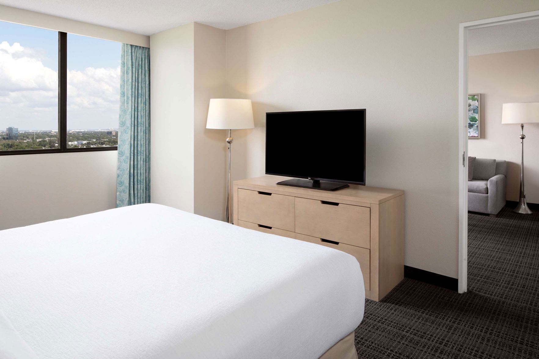 Premium bedding, in-room safe, iron/ironing board, WiFi