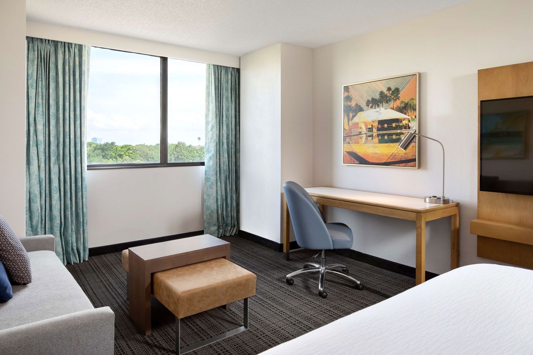 Premium bedding, in-room safe, iron/ironing board, WiFi