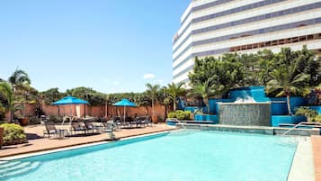 Outdoor pool, pool umbrellas, sun loungers