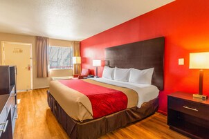 Wifi gratis, ropa de cama y despertador