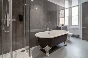 Junior Suite | Bathroom
