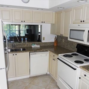 Condo, 2 Bedrooms, 2 Bathrooms | Private kitchen