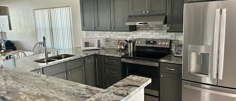 Leilighet, 2 soverom, 2 bad | Eget kjøkken | Kjøleskap, mikrobølgeovn, kokeplater og oppvaskmaskin