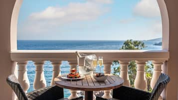 Premium Room, 1 Double Bed, Beachside (Sea View Terrace) | Premium bedding, free minibar items, in-room safe, desk
