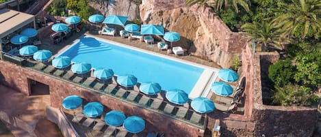 2 outdoor pools, pool umbrellas, pool loungers
