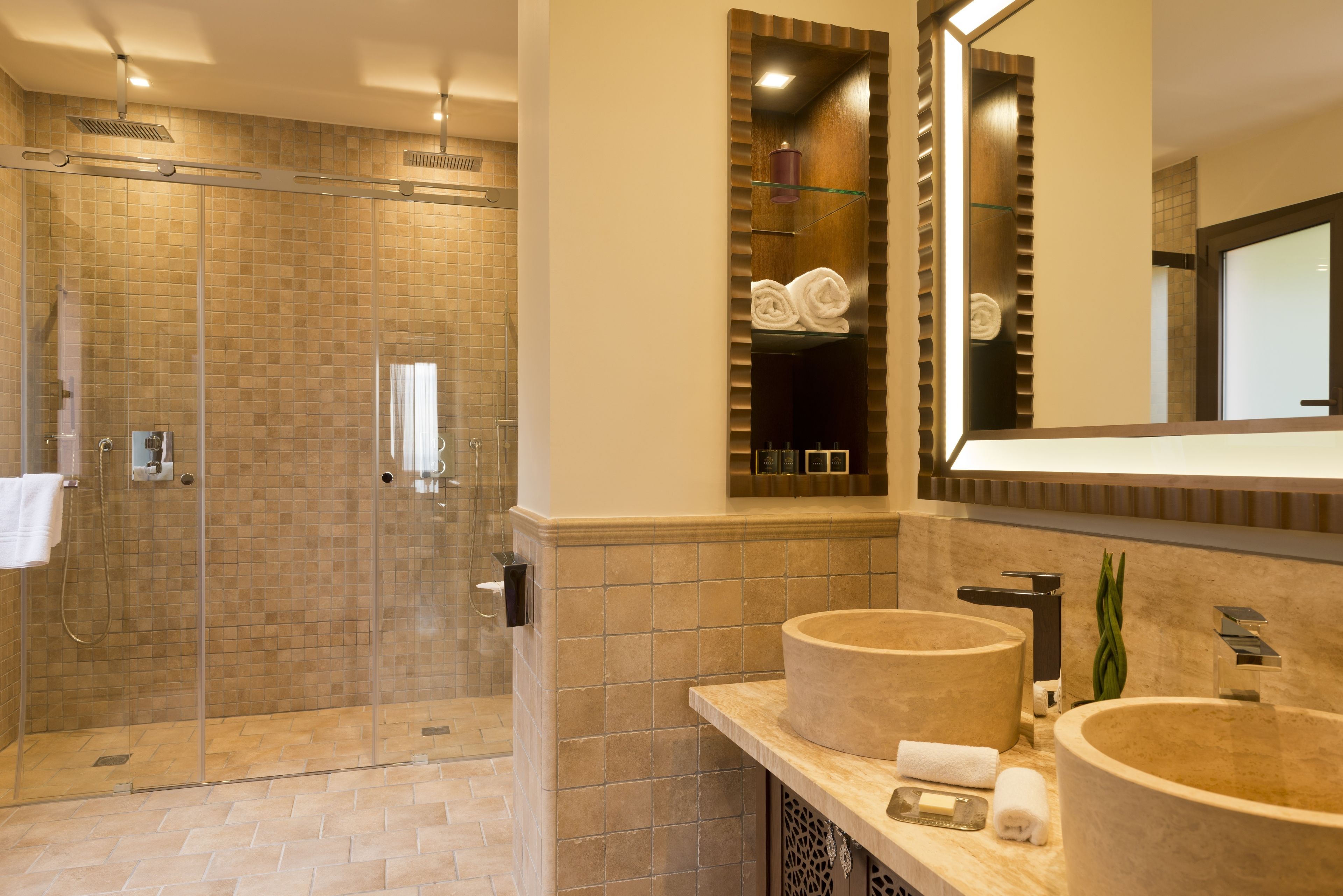 shower, rainfall showerhead, free toiletries, hair dryer