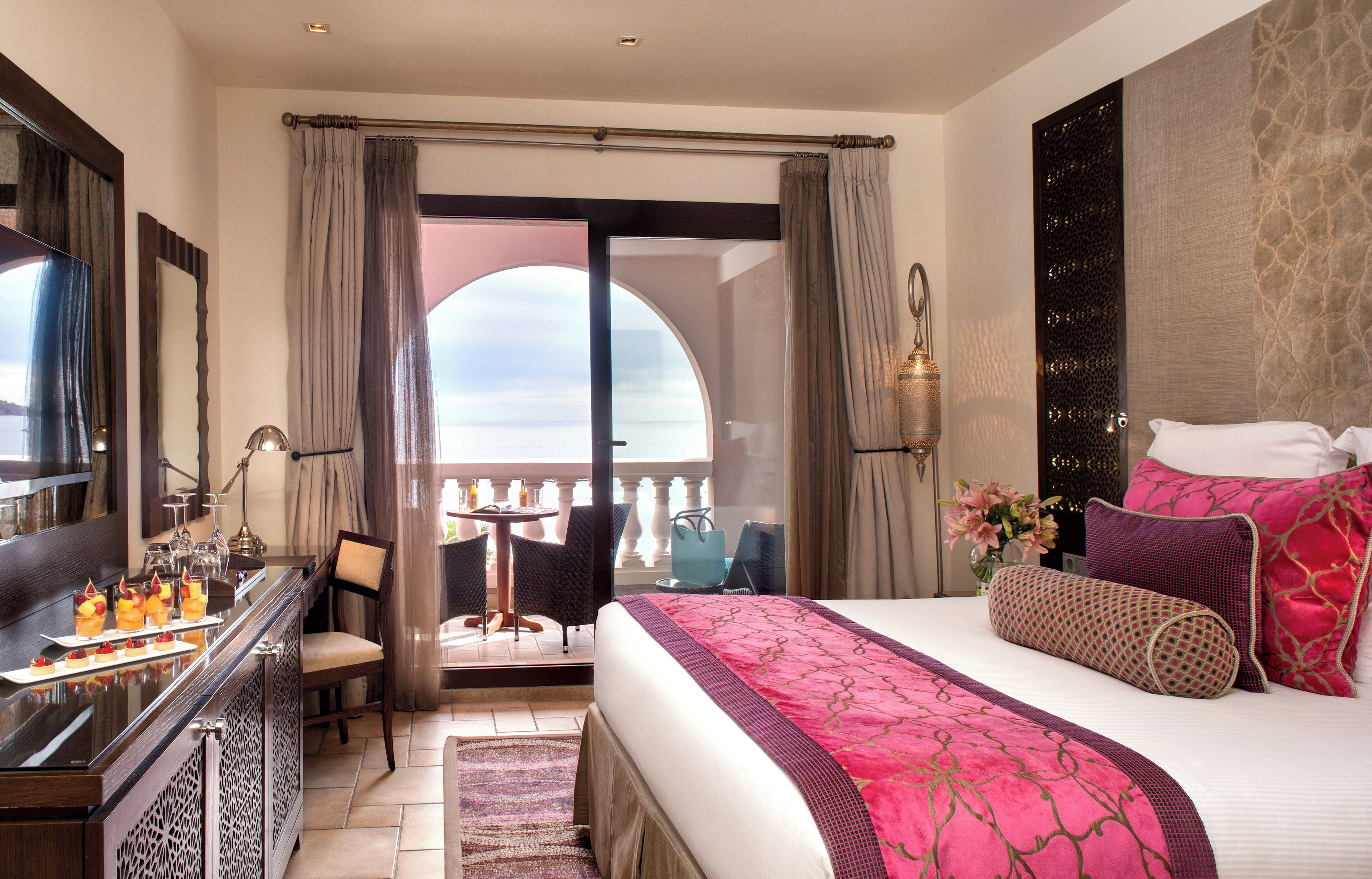 Premium kamer, uitzicht op zee | Luxe beddengoed, een minibar met enkele gratis items