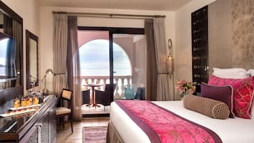 Premium kamer, uitzicht op zee | Luxe beddengoed, een minibar met enkele gratis items