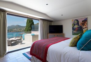 Villa, 3 soverom, spabadekar, sjøutsikt (Terrace) | Sengetøy av topp kvalitet, minibarvarer (inkludert) og safe på rommet