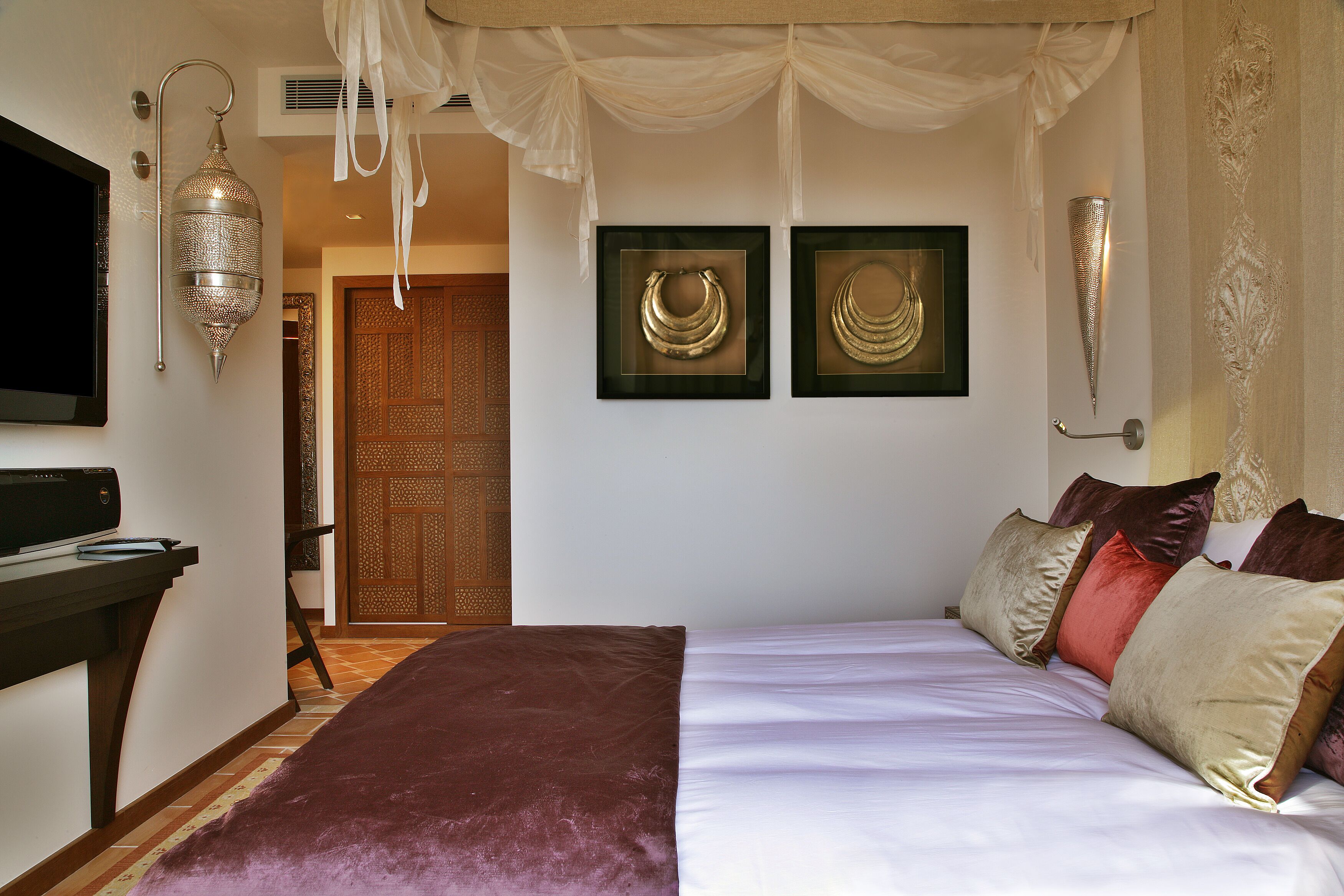 Standard Room, 1 Queen Bed, Balcony (Or Terrace) | Premium bedding, free minibar items, in-room safe, desk