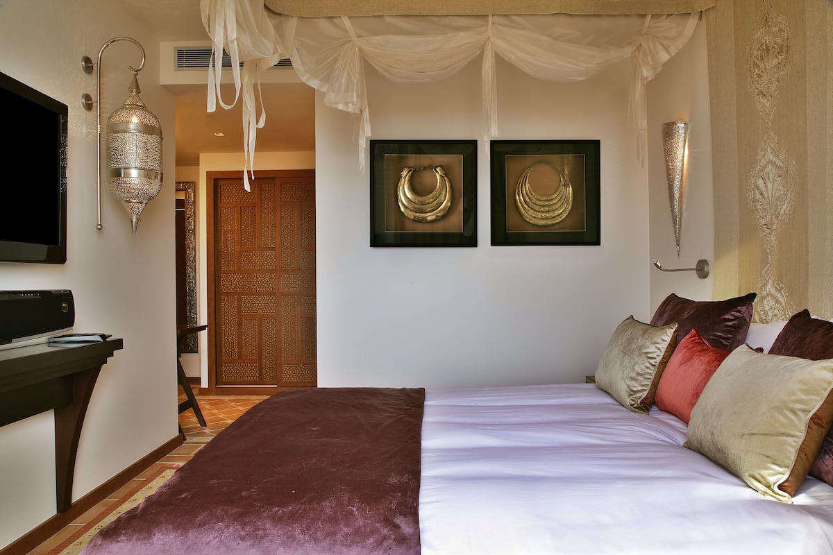 Standard Room, 1 Queen Bed, Balcony (Or Terrace) | Premium bedding, free minibar items, in-room safe, desk