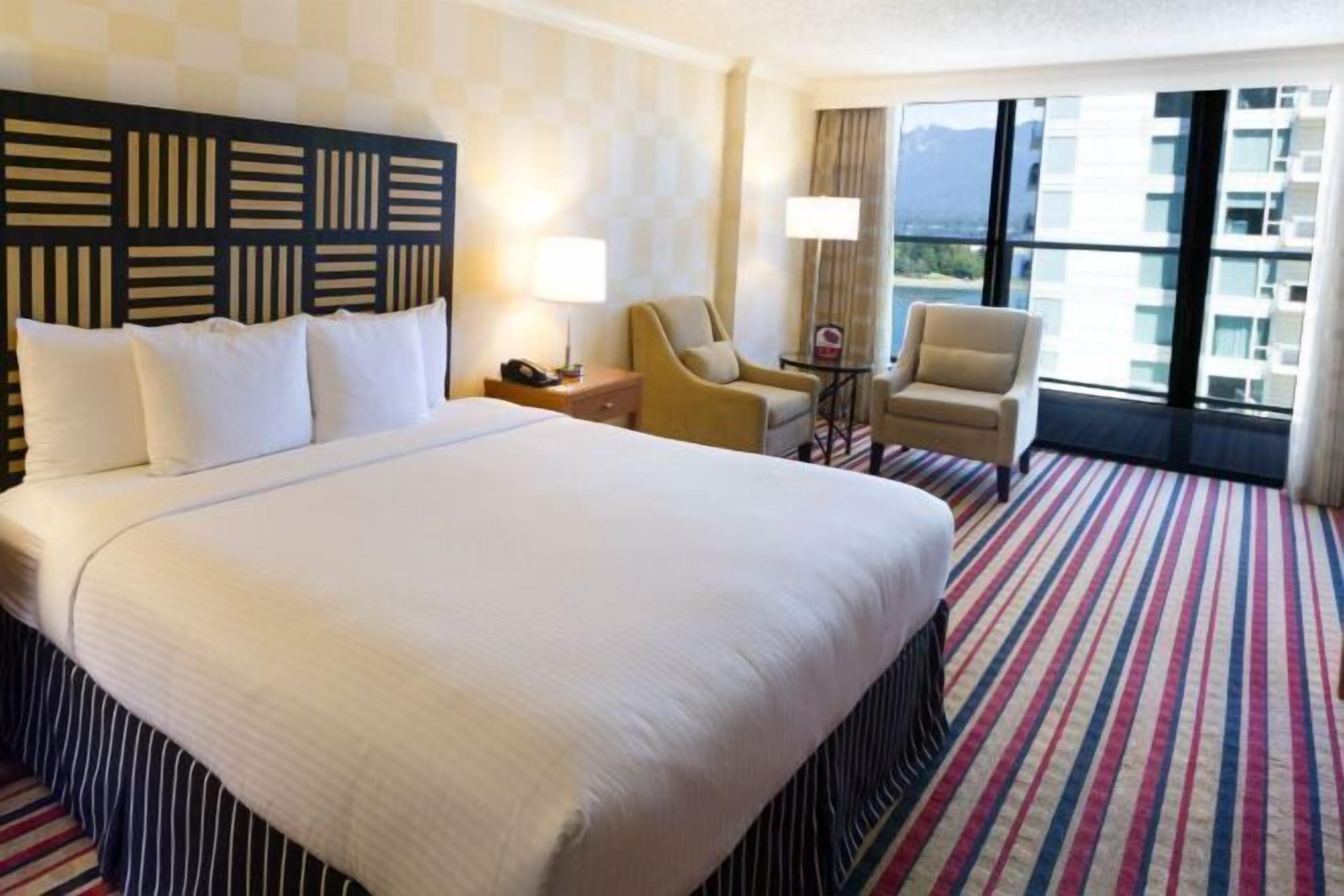 Premium bedding, in-room safe, desk, laptop workspace