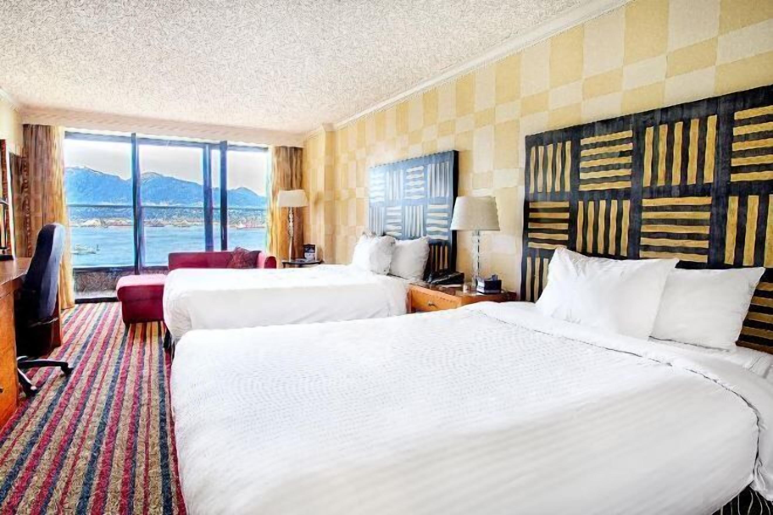 Premium bedding, in-room safe, desk, laptop workspace