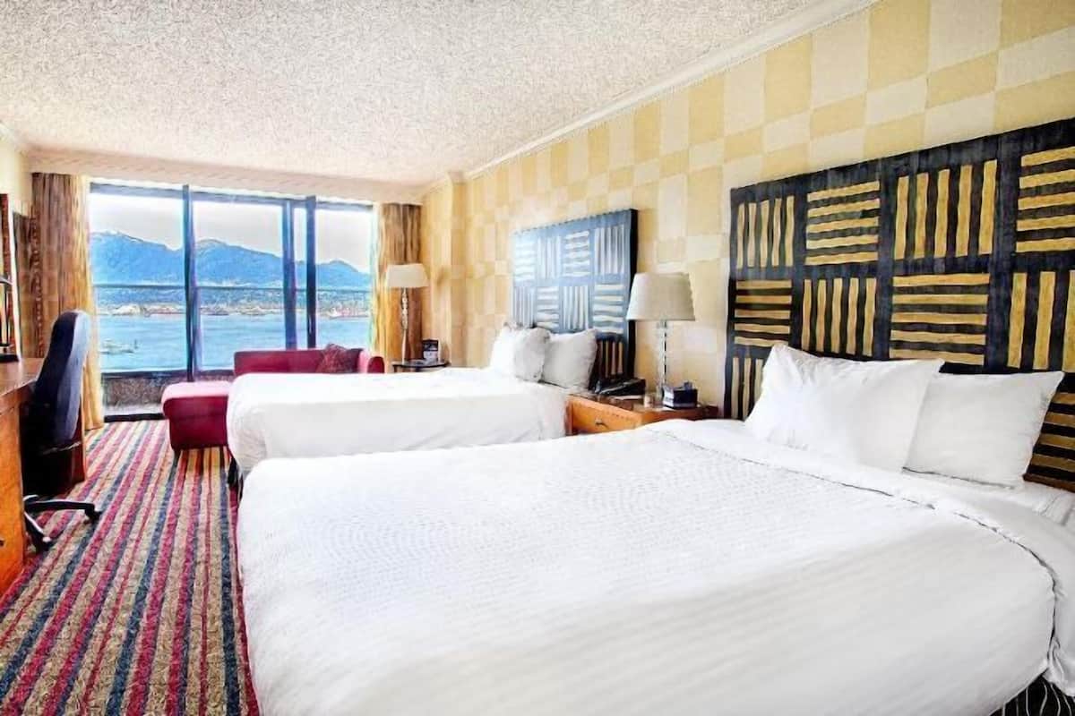 Premium bedding, in-room safe, desk, laptop workspace