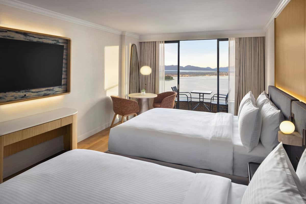 Premium bedding, in-room safe, desk, laptop workspace