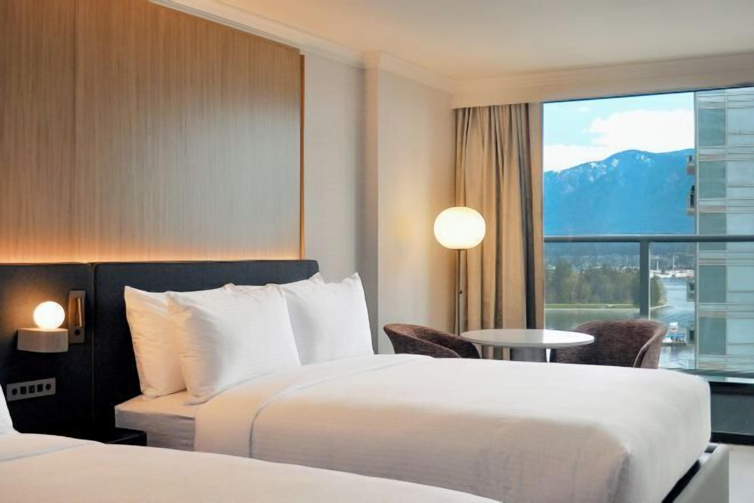 Premium bedding, in-room safe, desk, laptop workspace