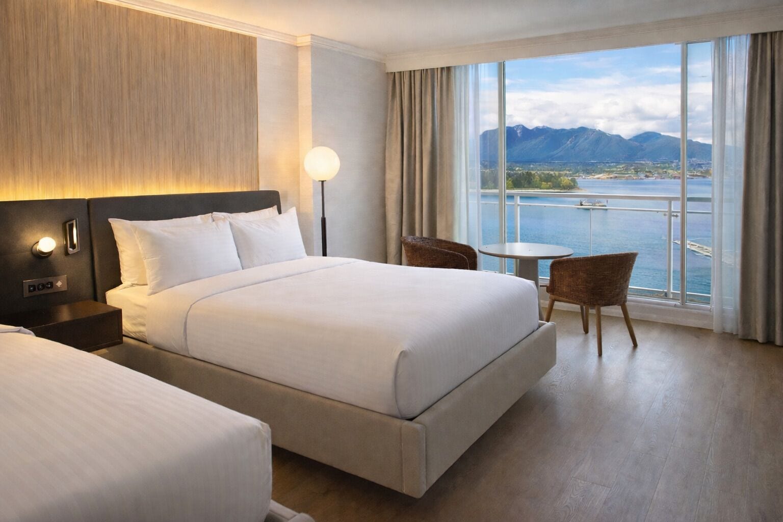 Chambre Deluxe, 2 grands lits, vue sur le port (Renovated) | Literie de qualité, coffre-fort, bureau